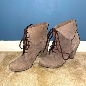 Steve Madden Tan Suede Fold-over Heeled Booties Size 9